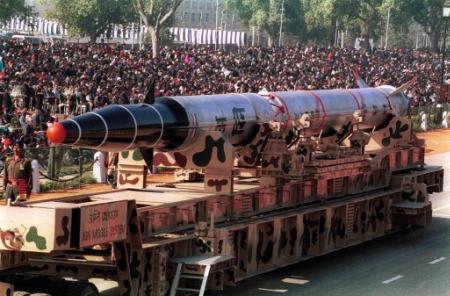 india_nuke_agni-missile_26jan1999.jpg