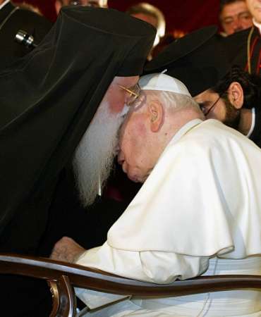 orthodox-priest_kisses_the-pope_24may2002.jpg