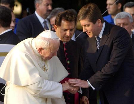 pope_and_president-parvanov_23may2002.jpg