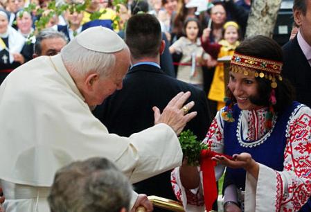 pope_catholic-cathedral-sofia_girl-in-traditional-dress_25may2002.jpg