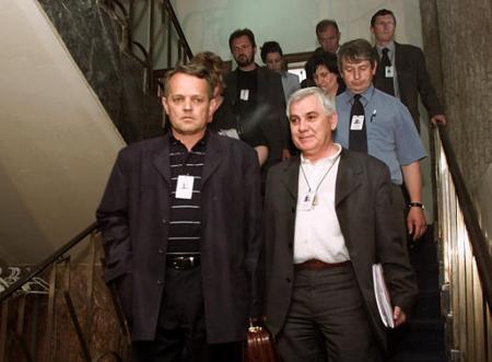 serbs_walk_out-of-albanian-expansionism_23may2002.jpg
